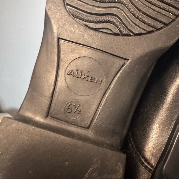 AÜKEN Front-Zip Black Boots - Picture 8 of 8